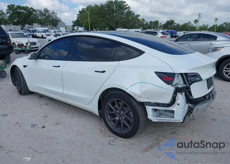 2021 Tesla Model 3 Standard Range Plus Rear-Wheel Drive z USA, uszkodzony, nr VIN 5YJ3E1EA6MF973154